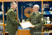 Generl Bulk prijal absolventa National War College
